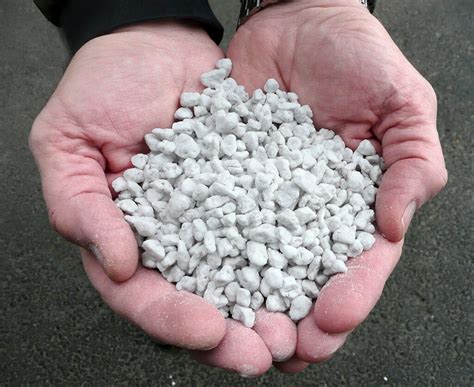  Perlite: Un Allié de Premier Plan en Isolation Thermique et Horticulture Moderne!